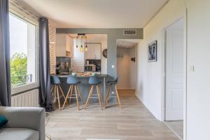 Η κουζίνα ή μικρή κουζίνα στο Appart Indépendant 8 pers & bébé - Idéal Familles ou Amies, Parking & Wifi Offerts +9 φωτογραφίες