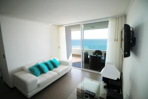 a living room with a couch and a view of the ocean at Edificio Mirador in Iquique