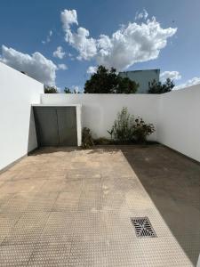 a white fence with a door and a tile floor at Departamento Balcarce en Olavarría in Olavarría