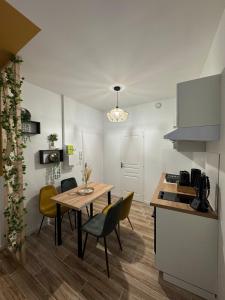 Η κουζίνα ή μικρή κουζίνα στο Studio hyper centre le Cosy +4 φωτογραφίες