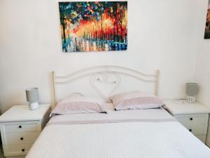 A bed or beds in a room at CASA MAFALDA - Rooms, friends and more - Affittacamere, Guest House