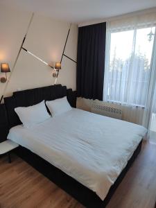 Un pat sau paturi într-o cameră la Mountain Ski & SPA apartment