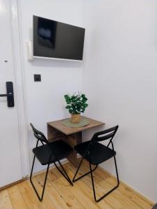 Televisor o centre d'entreteniment de Tiny studio in top center 3 fotos més