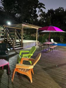 Bazén v ubytování Le Pavillon Ananas nebo v jeho okolí