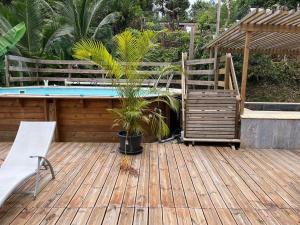 Bazén v ubytování Le Pavillon Ananas nebo v jeho okolí