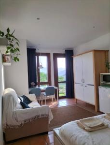 Η κουζίνα ή μικρή κουζίνα στο Eguzkilore Larunbe apartamento