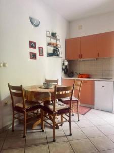 Kuchyňa alebo kuchynka v ubytovaní Apartment in Podgora with sea view, terrace, air conditioning, WiFi 3812-3
