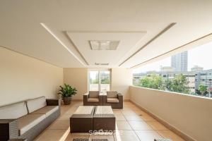 a large living room with a large window at BLI - Condomínio completo com academia e piscina em Goiânia in Goiânia