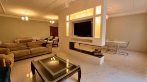Φωτογραφία από το άλμπουμ του Heart of Jubiha - Amman - Fully furnished Flat στο Αμμάν