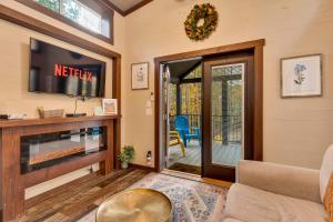 a living room with a fireplace and a tv at Dreamer at Mentone with Free Internet in Menlo