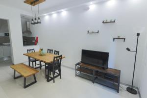 Kuchyň nebo kuchyňský kout v ubytování Fort Chambray, Blissful Escape