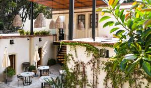 Το κτήριο όπου στεγάζεται  το bed & breakfast