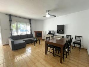 Μια τηλεόραση ή/και κέντρο ψυχαγωγίας στο PEÑISCOLA CHALET 10-B Alquiler