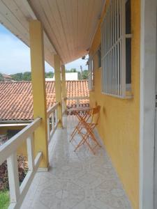 Μπαλκόνι ή βεράντα στο Bombinhas centro apt con kitchenette