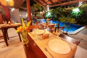 A piscina localizada em Hotel Pousada Coqueiros ou nos arredores