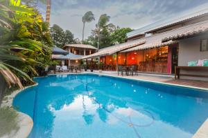 A piscina localizada em Hotel Pousada Coqueiros ou nos arredores