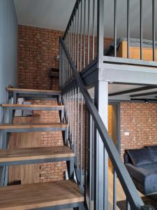 Katil dua tingkat atau katil-katil dua tingkat dalam bilik di Apartman Duga
