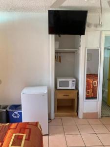 Kuchyň nebo kuchyňský kout v ubytování Sunshine Motel