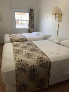 Postel nebo postele na pokoji v ubytování Sunshine Motel