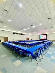 a large banquet hall with blue tables and chairs at Hotel Dann Carlton Cali in Cali