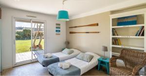 Et opholdsområde på Villa d'architecte piscine intérieure 12 personnes + 16 billeder