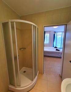 Ένα μπάνιο στο Trakia Plaza Apartments