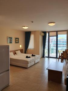 Ένα ή περισσότερα κρεβάτια σε δωμάτιο στο Trakia Plaza Apartments