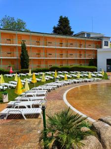 Το κτήριο όπου στεγάζεται  το διαμέρισμα +16 φωτογραφίες