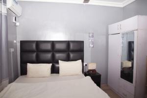 Una cama o camas en una habitación de Sunshine Place C1 1 foto más