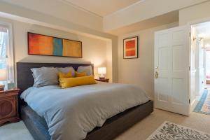 a bedroom with a large bed with yellow pillows at Buss Elle 109A in Ketchum