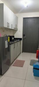 Dapur atau dapur kecil di Staycation Taft Ave DLSU Green Res by darpm