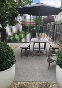 Patio nebo venkovní prostory v ubytování Castlebar - Steps to Pakington Street