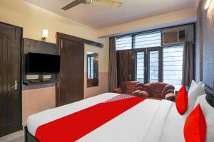 TV a/nebo společenská místnost v ubytování Hotel O Royal Galaxy + 34 fotografií