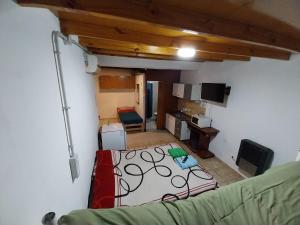 a room with a bed and a desk in a room at Guenechen in Colorado River