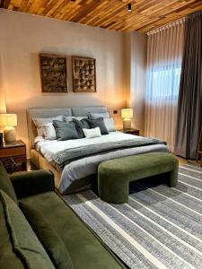 Postel nebo postele na pokoji v ubytování Serenzzo Hotel & Cuisine
