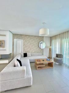 Postel nebo postele na pokoji v ubytování Penthouse Hôtholrie vue mer avec piscine A Gammarth Touristique