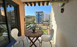 En balkon eller terrasse på TorreAguiló Urbanización con Piscina Gym y Padel