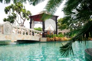 Swimmingpoolen hos eller tæt på The IMPERIAL Vung Tau Hotel