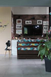 TV a/nebo společenská místnost v ubytování Casa Estilo Loft e Espaco Gourmet aconchegante