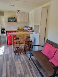 a kitchen with a couch and a table with stools at Departamento en Quiriyuca in Puchuncaví