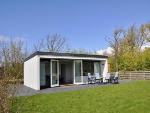 Κήπος έξω από το Bungalow in Callantsoog near Sandy Beaches