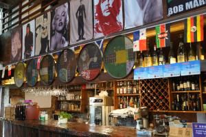 Lounge nebo bar v ubytování 温岭海山生活石屋民宿