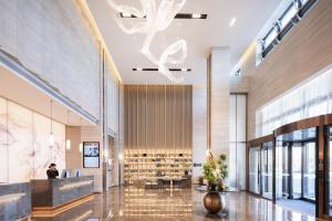 Fuajee või vastuvõtt majutusasutuses Atour Hotel Wefang High Tech Zone Management Committee East Jiankang Street
