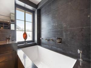 格施塔德Duplex in Gstaad near Ski Lifts & Jacuzzi的相册照片