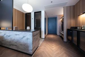 广州荔湾城际酒店 LntercityHotel Guangzhou Liwan的厨房或小厨房