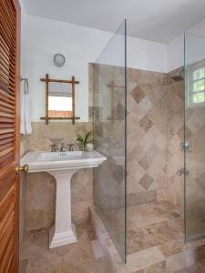 Φωτογραφία από το άλμπουμ του Villa Jamille - Stunningly Designed Villa with Pool, Sauna, & Ocean Views σε Port Antonio