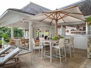 Φωτογραφία από το άλμπουμ του Villa Jamille - Stunningly Designed Villa with Pool, Sauna, & Ocean Views σε Port Antonio