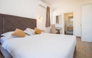 Katil atau katil-katil dalam bilik di Sun-Kissed Apartment +19 gambar