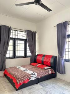 Postel nebo postele na pokoji v ubytování Homestay Dr Rosidah - Kulim + 13 fotografií