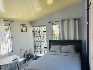 En eller flere senge i et værelse på Rose Haven